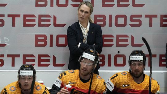 Jessica Campbellová na lavičke nemeckej...