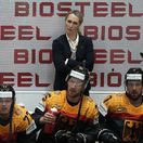 Jessica Campbellová na lavičke nemeckej hokejovej reprezentácie.