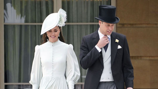 Princ  William a vojvodkyňa  Kate na záhradnej...