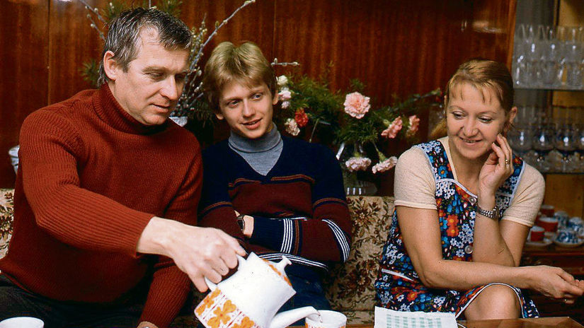 V marci 1983 s otcom Jozefom Sabovčíkom a s...