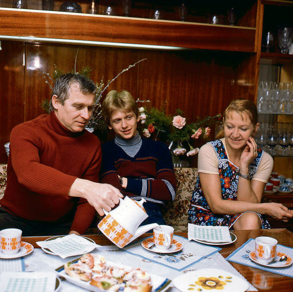 V marci 1983 s otcom Jozefom Sabovčíkom a s...