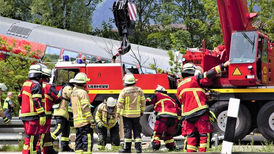Pri vykoľajení vlaku na juhu Nemecka zahynuli najmenej traja ľudia