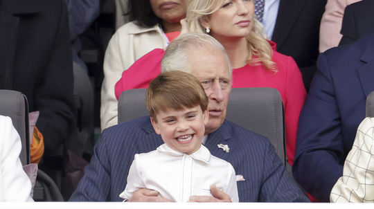 Princ Louis na kolenách starého otca, princa...