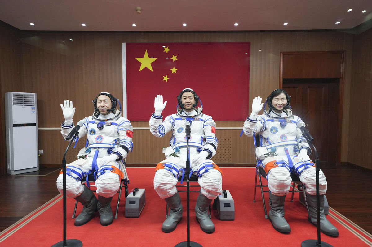 Trojica čínskych astronautov