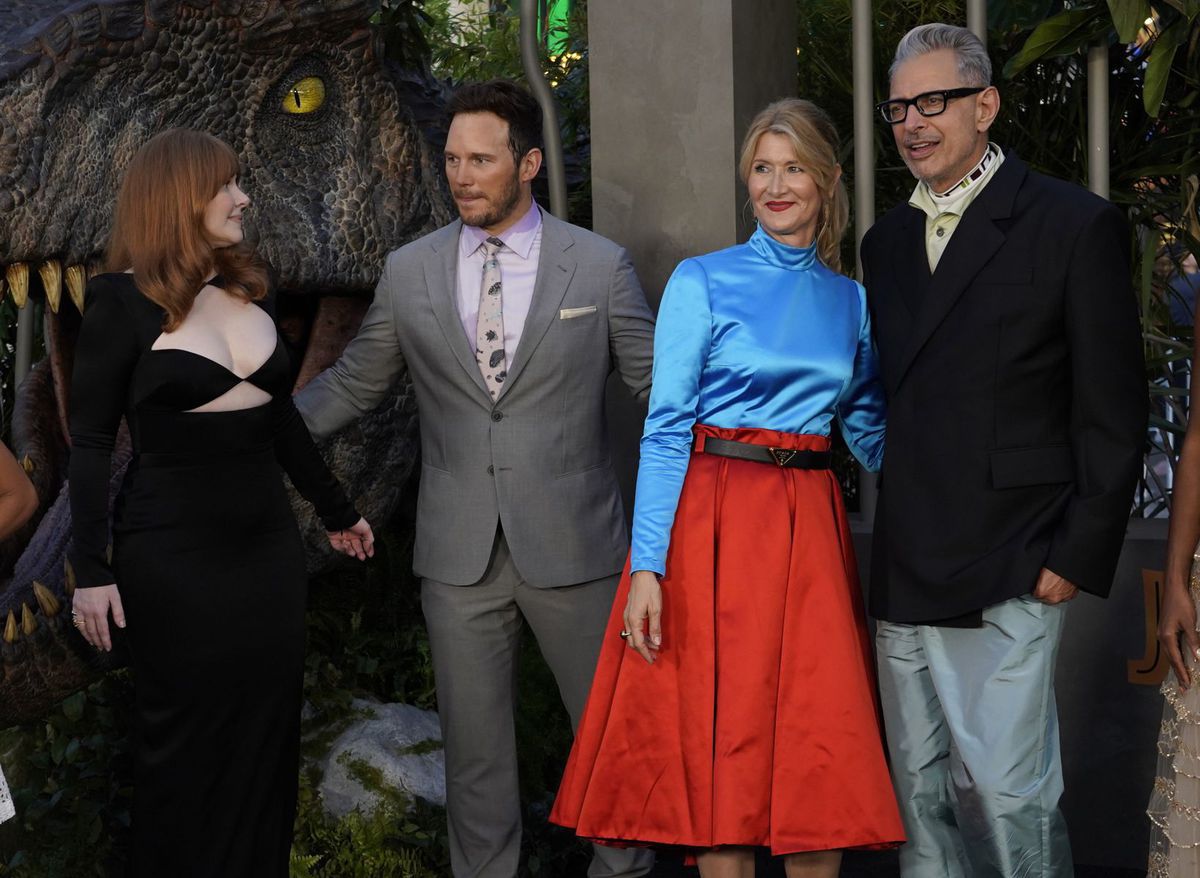 Zľava: herečka Bryce Dallas Howard, Chris...