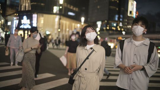 Japonsko sa po 2 rokoch otvorí turistom, ale iba s rúškami a sprievodcom