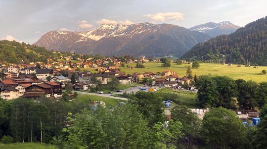 Rakúski záchranári v Alpách ratovali stovku žiakov