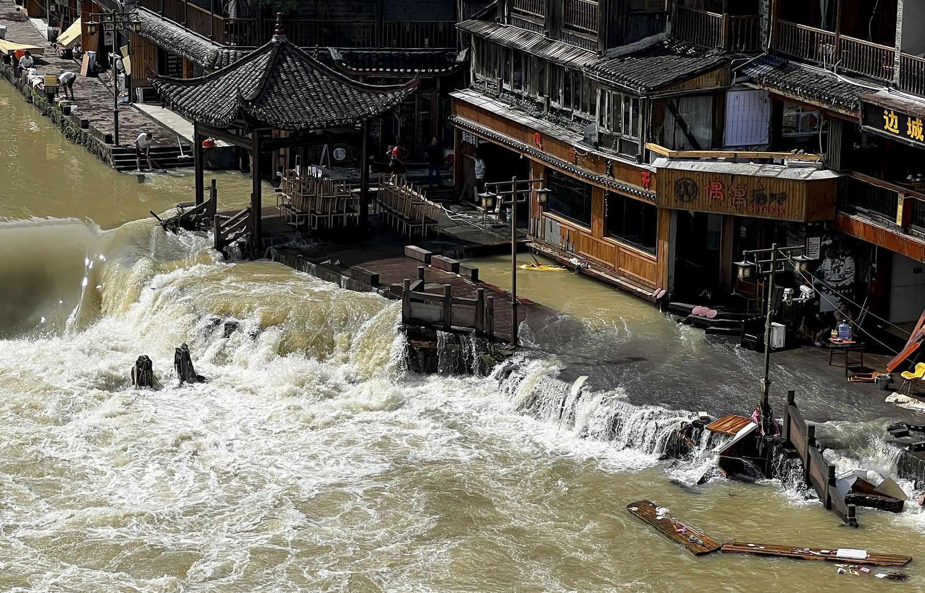 Čína búrky záplavy
