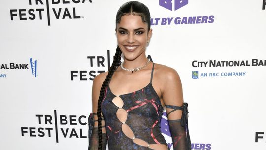 Herečka Sara Silva na premiére novinky Taurus.