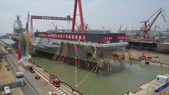 Čína zverejnila nové snímky svojej lietadlovej lode. Má najmodernejší katapultovací systém