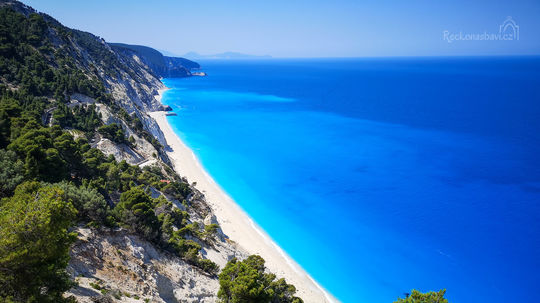 Pláž Egramni na Lefkade.