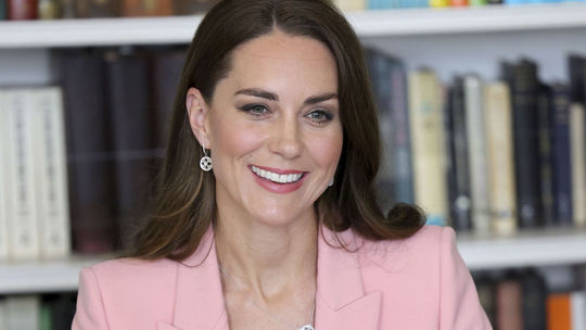 Vojvodkyňa Kate z Cambridge sa posadila za...