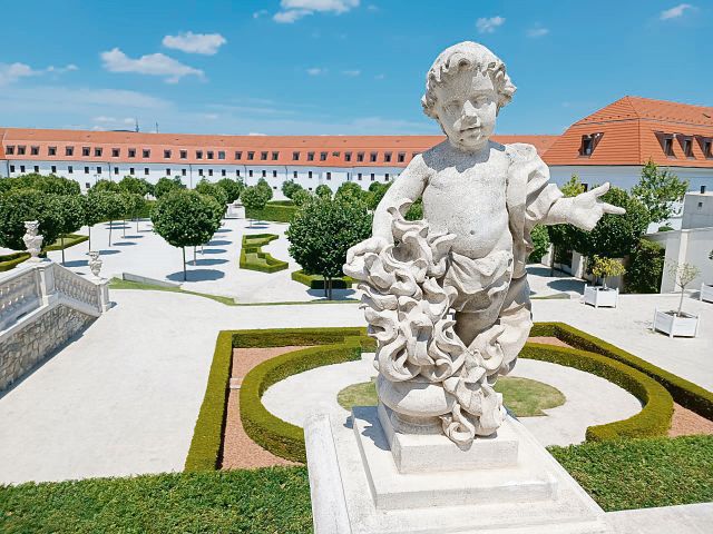Baroková záhrada Bratislavského hradu. Diplomat...