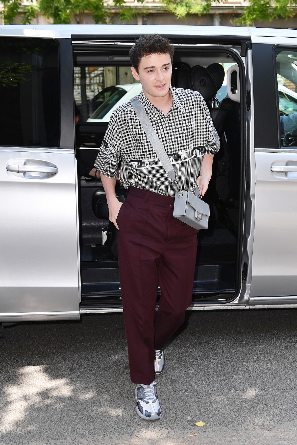 Herec Noah Schnapp prichádza na módnu...