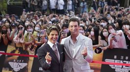 Tom Cruise (vľavo) a Miles Teller