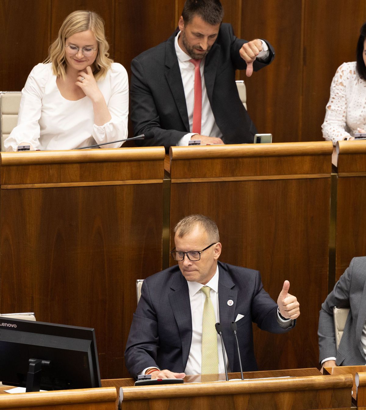 Hlasovanie o prelomení veta. Marián Viskupič...