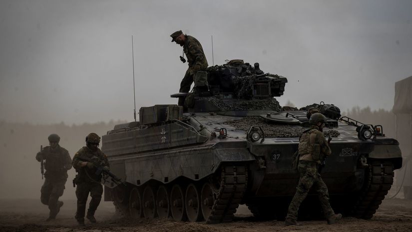 Litva / NATO / Tank / Vojak / Armáda /