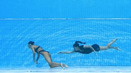 Anite Alvarezovej prišla na pomoc trénerka Andrea Fuentesová v čase, keď už bola na dne bazéna.