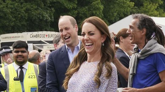 Princ William  a vojvodkyňa Kate počas osláv...