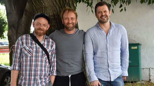 Ľuboš Kostelný s režisérom Pavlom Khekom a...