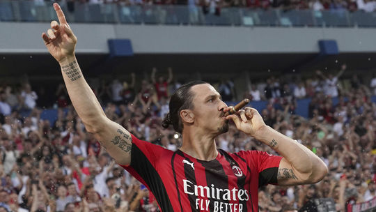 Má 41, ale ponuky stále chodia. Ak Ibrahimovič skončí v Miláne, góly môže dávať za talianskeho sukničkára