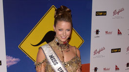Miss Universe z roku 2004 Jennifer Hawkins. 