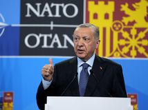 Problém pre NATO. Ankara už hrozí zablokovaním prijatia Švédska a Fínska