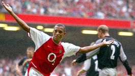 7. Gilberto Silva v drese Arsenalu na začiatku tisícročia.