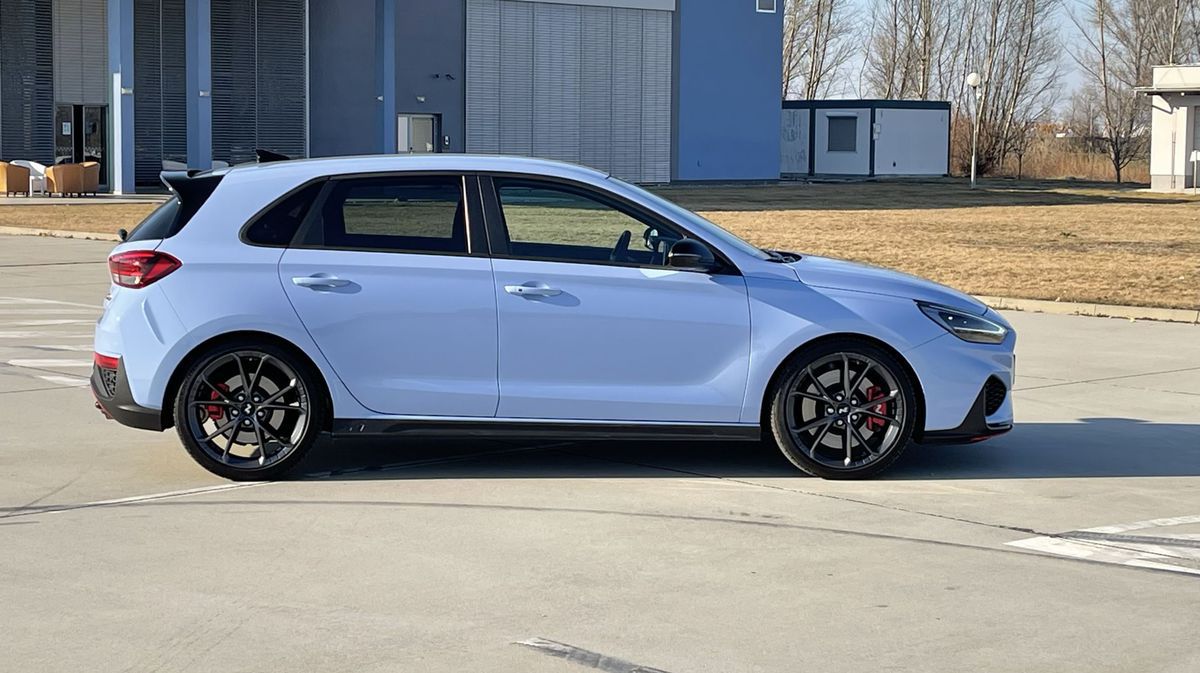 Hyundai i30 N nedáva svoju výnimočnosť okázalo...