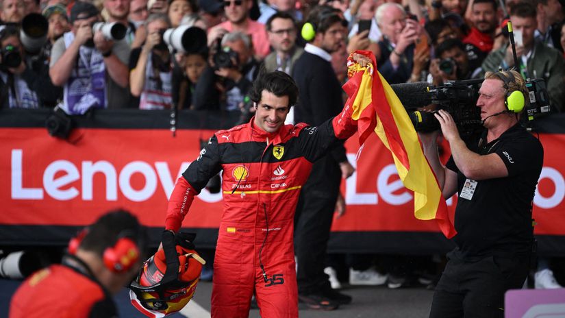 Carlos Sainz po prvom triumfe v F1 v kariére.