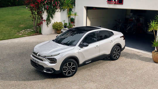 Nový Citroën C4 X a ë-C4 X