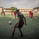 Na ilustračnej snímke futbalisti zo Sierry Leone pri tréningu.