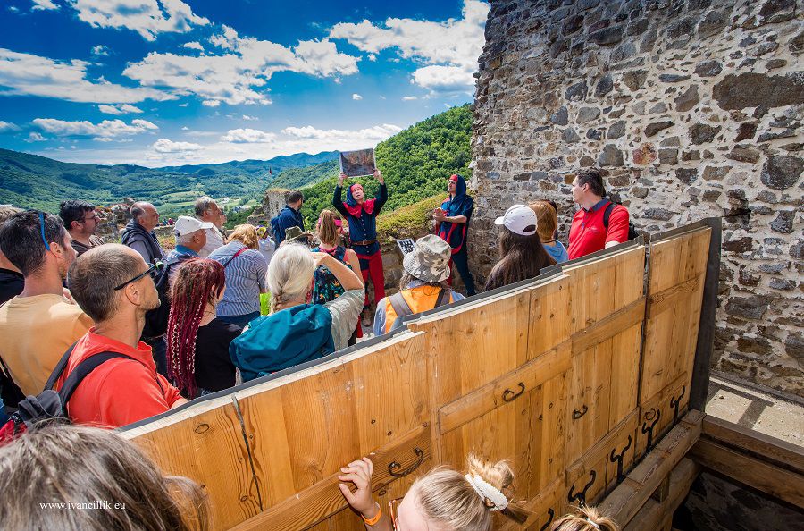 Hrad Revište