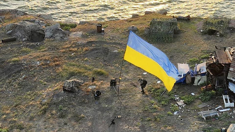 Ukrajina, Hadí ostrov, vlajka, vojna na ukrajine