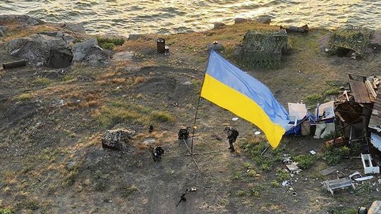 ONLINE: Ruskí vojaci opúšťajú základne, desí ich HIMARS. Zelenskyj chváli západné delá