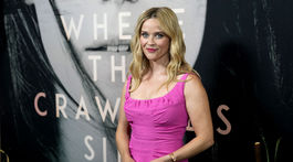 Herečka Reese Witherspoon na premiére v kreácii Emilia Wickstead.