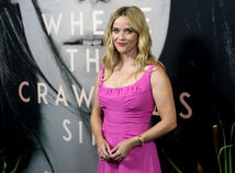 Herečka Reese Witherspoon na premiére v kreácii Emilia Wickstead.