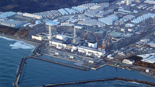 Vypúšťanie vody z Fukušimy do mora je bezpečné, hovoria experti z Británie a ČR