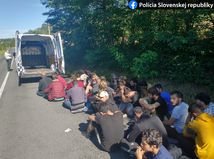 migranti auto dodávka polícia