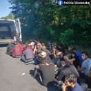migranti auto dodávka polícia