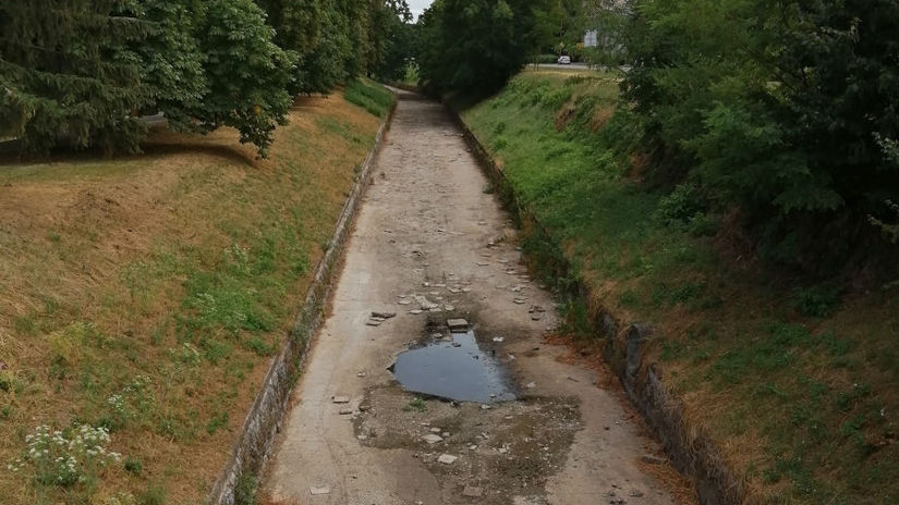 Na niekoľko dní bolo koryto Trnávky v Trnave...