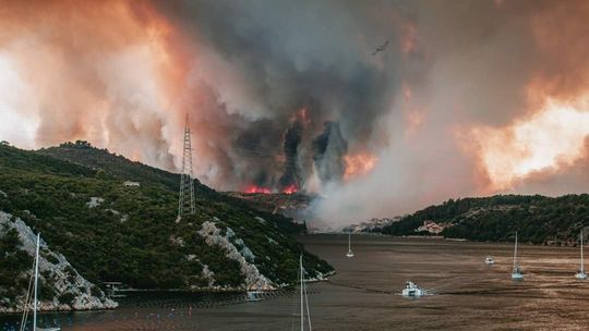 Obrovské požiare v Chorvátsku, vidno ich aj z vesmíru