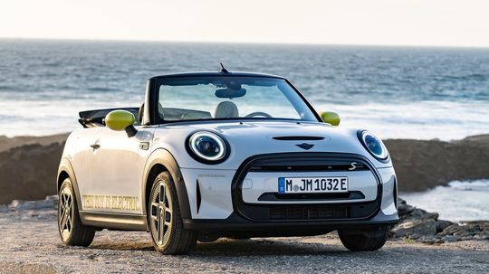 Mini Cooper SE Convertible Concept