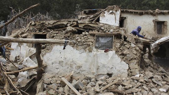 Zemetrasenie na západe Afganistanu si vyžiadalo stovky životov