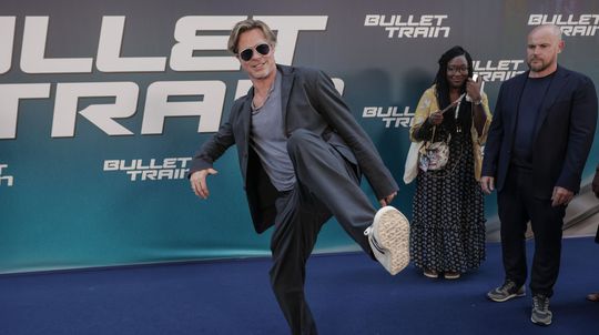 L'acteur Brad Pitt arrive à la première du film...