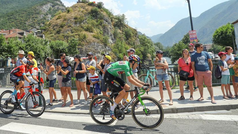 Wout Van Aert si s prehľadom udržal náskok v...