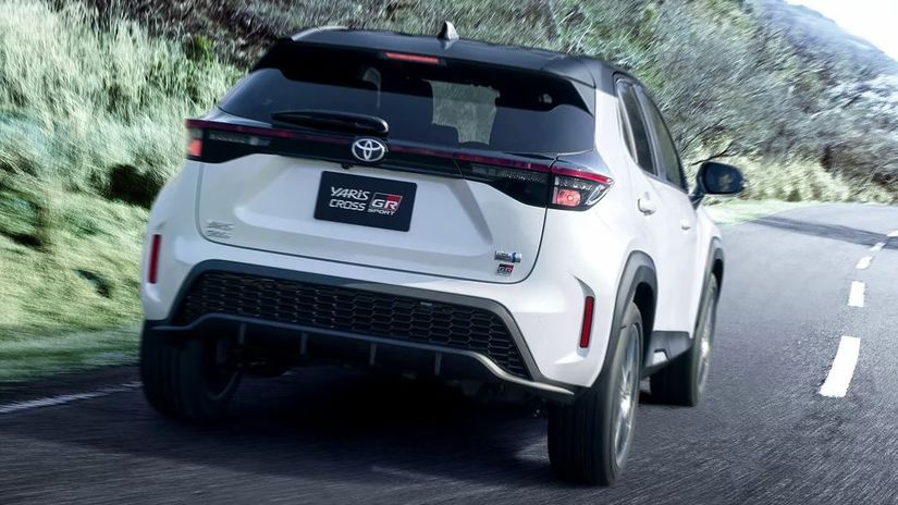 Yaris Cross GR Sport má tiež upravený podvozok...