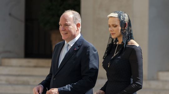 Monacké knieža Albert a jeho manželka -...