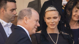 Monacké knieža Albert a jeho manželka - princezná Charlene vo Vatikáne. 
