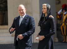Monacké knieža Albert a jeho manželka - princezná Charlene